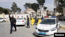 Des membres des forces libyennes à Tripoli, Libye, le 15 mars 2017. 