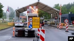 Kufiri mes Harrislee të Gjermanisë dhe Padborg të Danimarkës (13 qershor 2020)