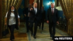 Ministri i Jashtëm rus Sergei Lavrov dhe Zëvendës Sekretari amerikan i Shtetit Stephen Biegun