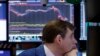 El dólar cayó luego de la apertura a la baja en Wall Street el martes 23 de octubre, generando un movimiento de aversión al riesgo que benefició a activos considerados seguros.