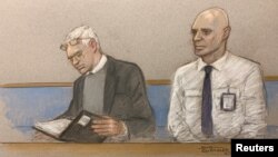 Skicë e Julian Assange-it gjatë një seance dëgjimore në gjykatën e Londrës