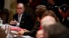 "Reuniremos las mejores ideas del Congreso, el Gobierno y personas externas para proporcionar una nueva ronda de alivio fiscal a la clase media", dijo Kudlow. 