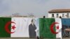 Une foule de manifestants à Alger malgré un important dispositif policier