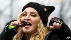 Madonna y el cantante colombiano Maluma darán vida a su nueva colaboración cuando actúen en los Billboard Music Awards del próximo mes. 