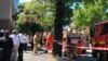 Los equipos de bomberos y materiales peligrosos trabajaron fuera del Consulado de India y Francia en Melbourne, Australia.