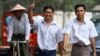 Los reporteros de Reuters Wa Lone y Kyaw Soe Oo a su salida de la prisión Insein en Yangon, Myanmar, el martes, 7 de mayo de 2019.