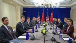 美国常务副国务卿兰道(Chris Landau，左起第四位)在纽约联合国大会期间会晤中国外交部常务副部长马朝旭(右起第三位）。(2025年9月25日)